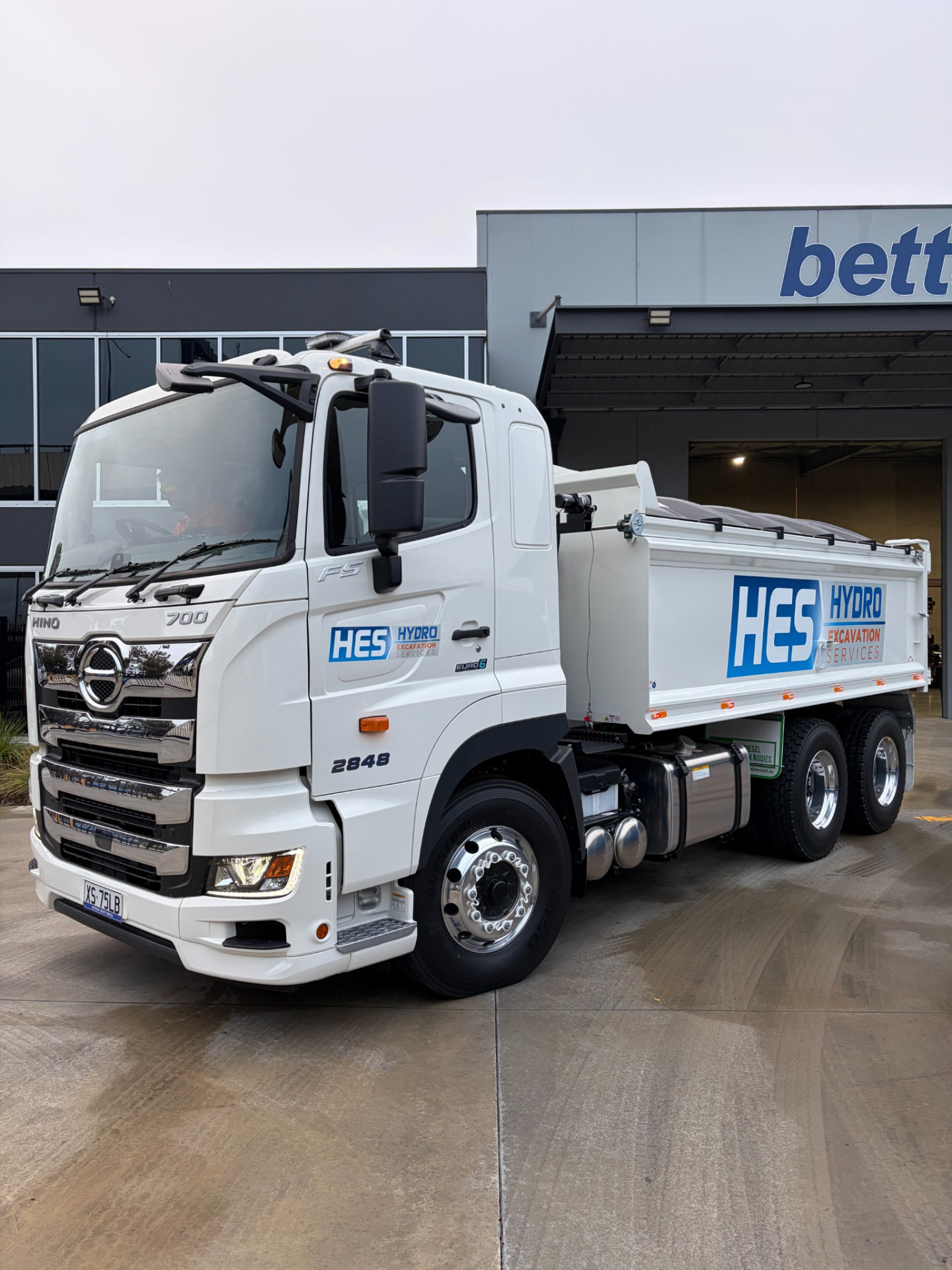 Hino 700 FS 2848 tipper delivered to Hydro Excavation Services