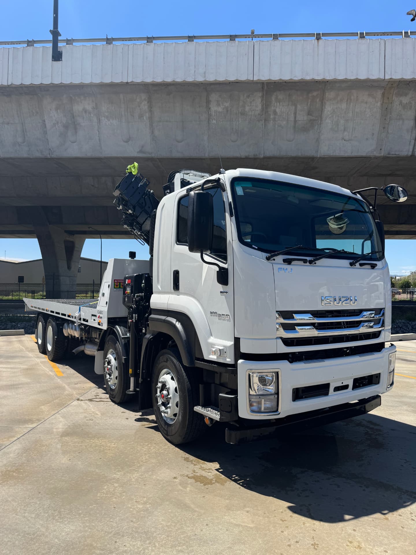 Isuzu FYJ 300-350 crane truck with flat tray delivered
